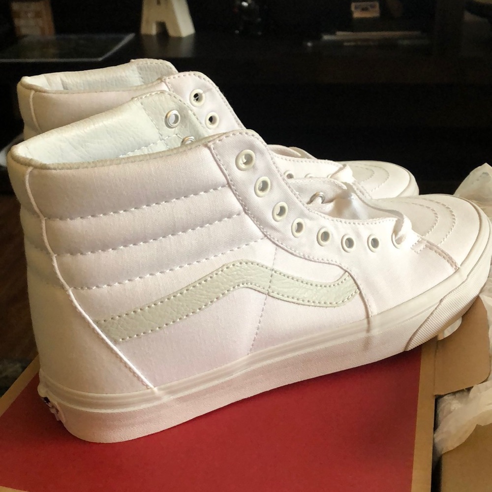 Men’s High Top Vans True White